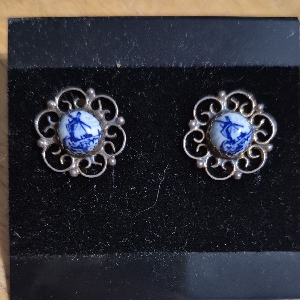 Elegant Silver and Blue Filigree Earrings Delft Pottery